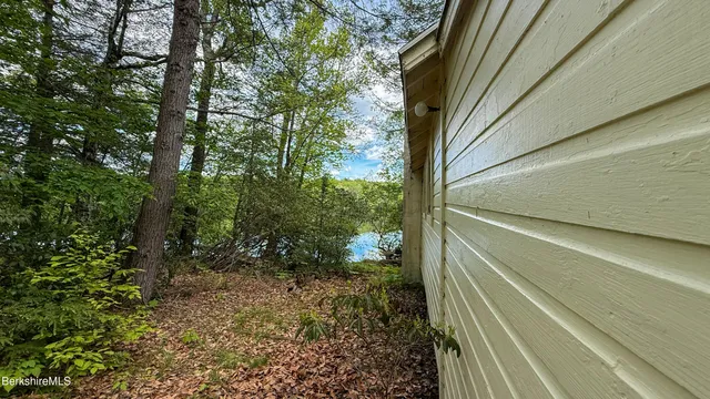 a view of a small house with large tree