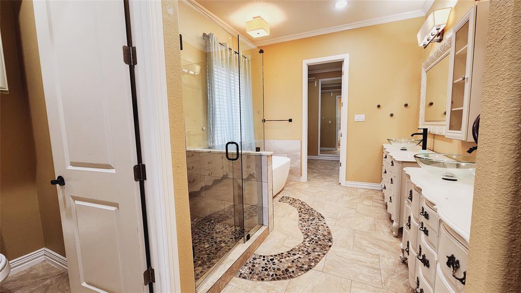 511 East Cook Street, Unit 1 Josephine, TX 75173 - Photo 19 of 36 Bathroom with crown molding, vanity, and independent shower and bath