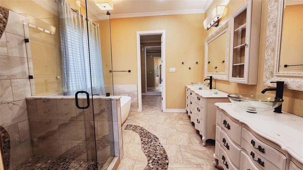 511 East Cook Street, Unit 1 Josephine, TX 75173 - Photo 20 of 36 a bathroom with double vanity and a bathtub