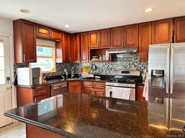 $3,800 | 133 Railroad Avenue, Unit 2, Syosset, NY 11791