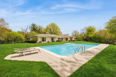 $1,750,000 | 14 Winnfield Circle, Northfield, IL 60093