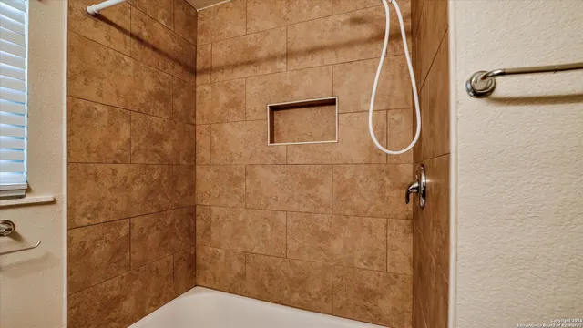 $2,150 | 156 Rilla Vista Drive, San Antonio, TX 78216