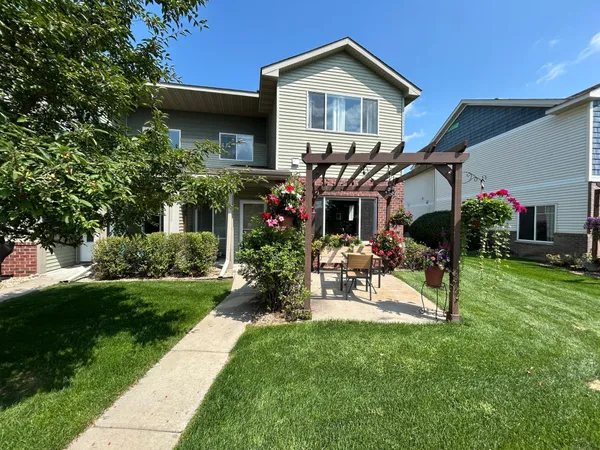 $324,900 | 128 Morgan Ln Circle Pines, Circle Pines, MN 55014