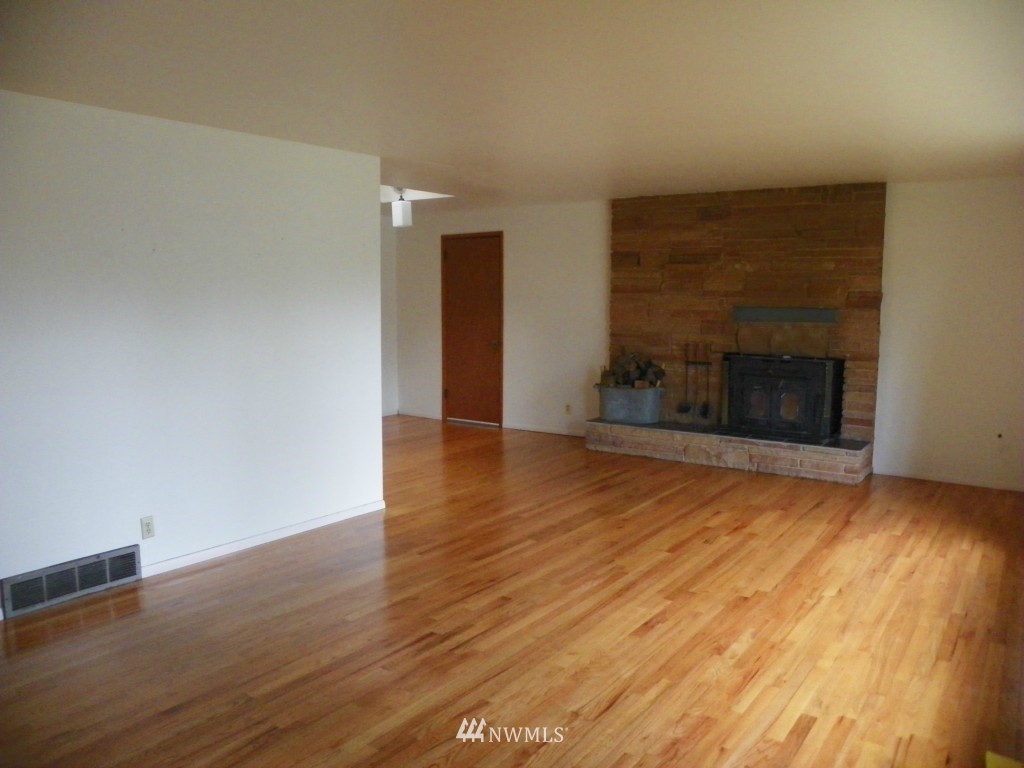 11443 Southeast 186th Street Renton, WA 98055 - Photo 2 of 13
