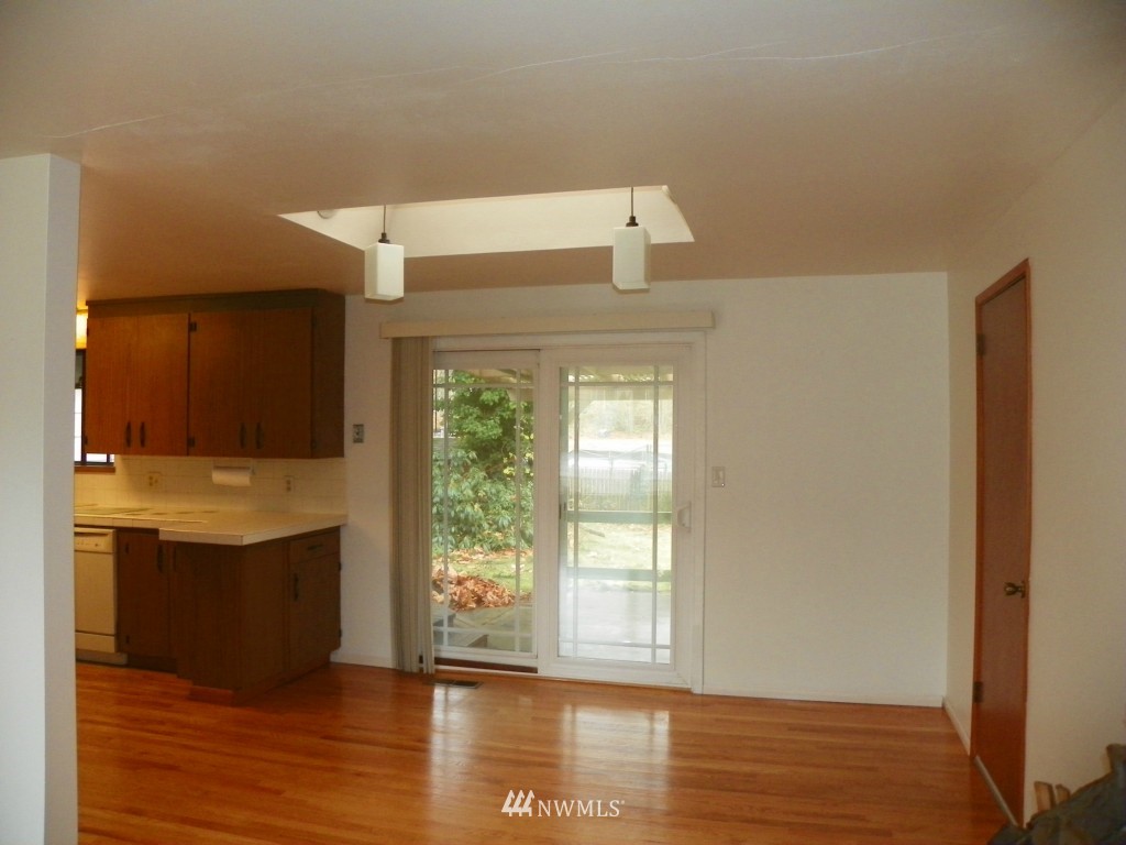 11443 Southeast 186th Street Renton, WA 98055 - Photo 4 of 13