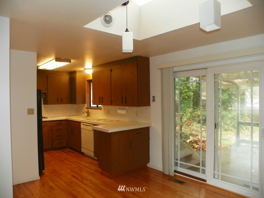 11443 Southeast 186th Street Renton, WA 98055 - Photo 6 of 13