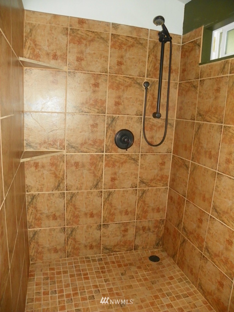 11443 Southeast 186th Street Renton, WA 98055 - Photo 9 of 13