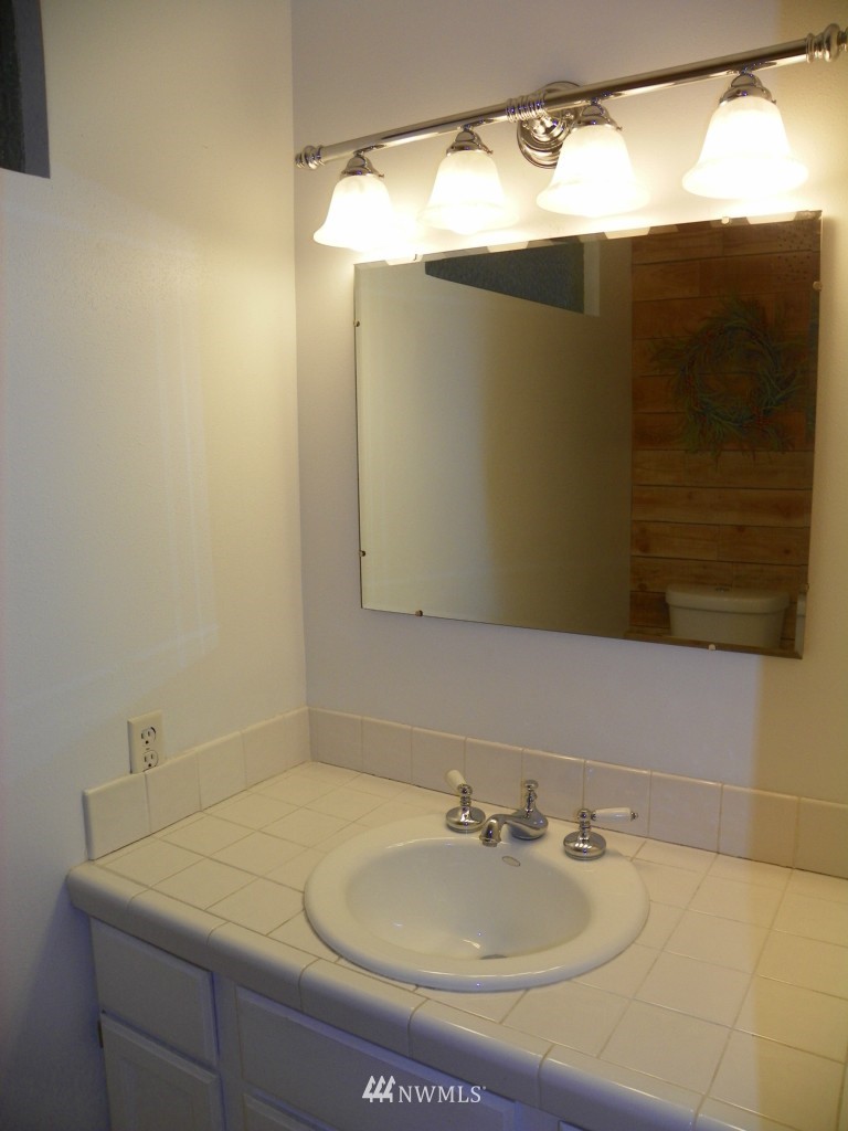 11443 Southeast 186th Street Renton, WA 98055 - Photo 10 of 13