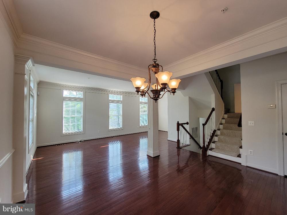 806 West Glebe Road Alexandria, VA 22305 - Photo 3 of 22 Main Level Living Room