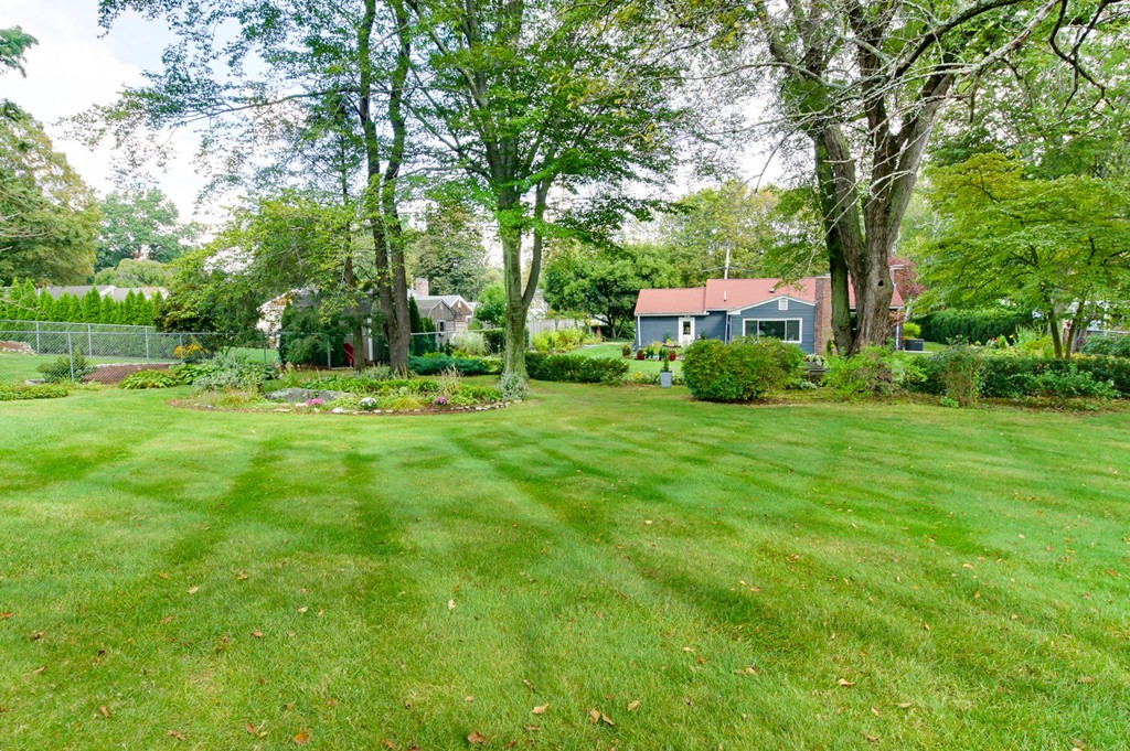 24 Highgate Road Framingham, MA 01701 - Photo 2 of 24 Gallery Image 2