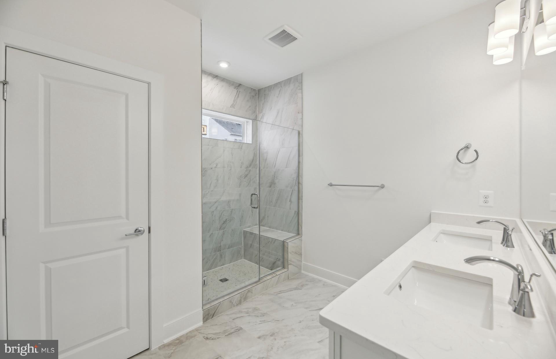 22504 Sculpin Brook Road Boyds, MD 20841 - Photo 25 of 46 Owner's Bath