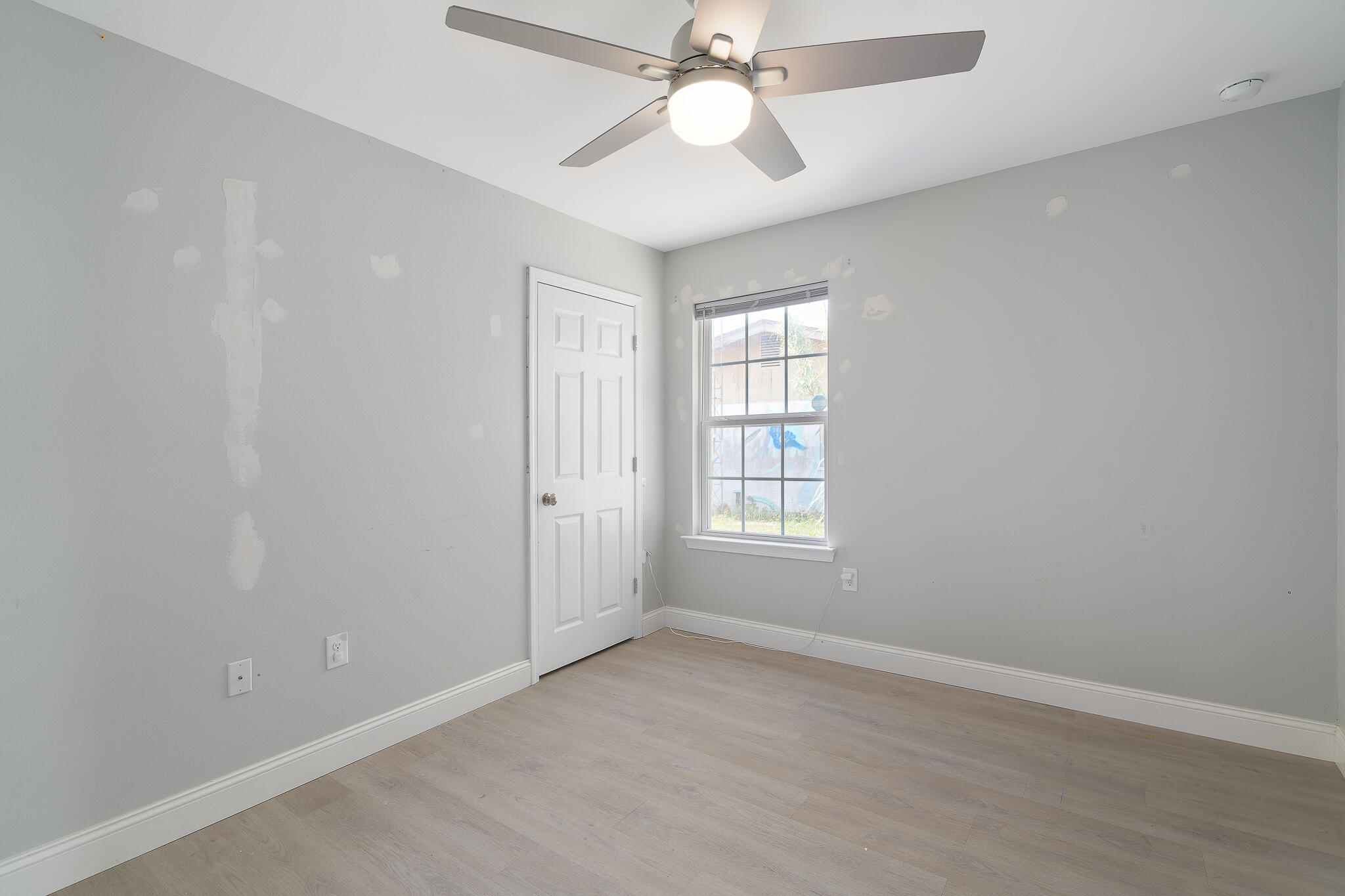 202 Mc Arthur Street Crestview, FL 32539 - Photo 25 of 39 an empty room with windows and fan