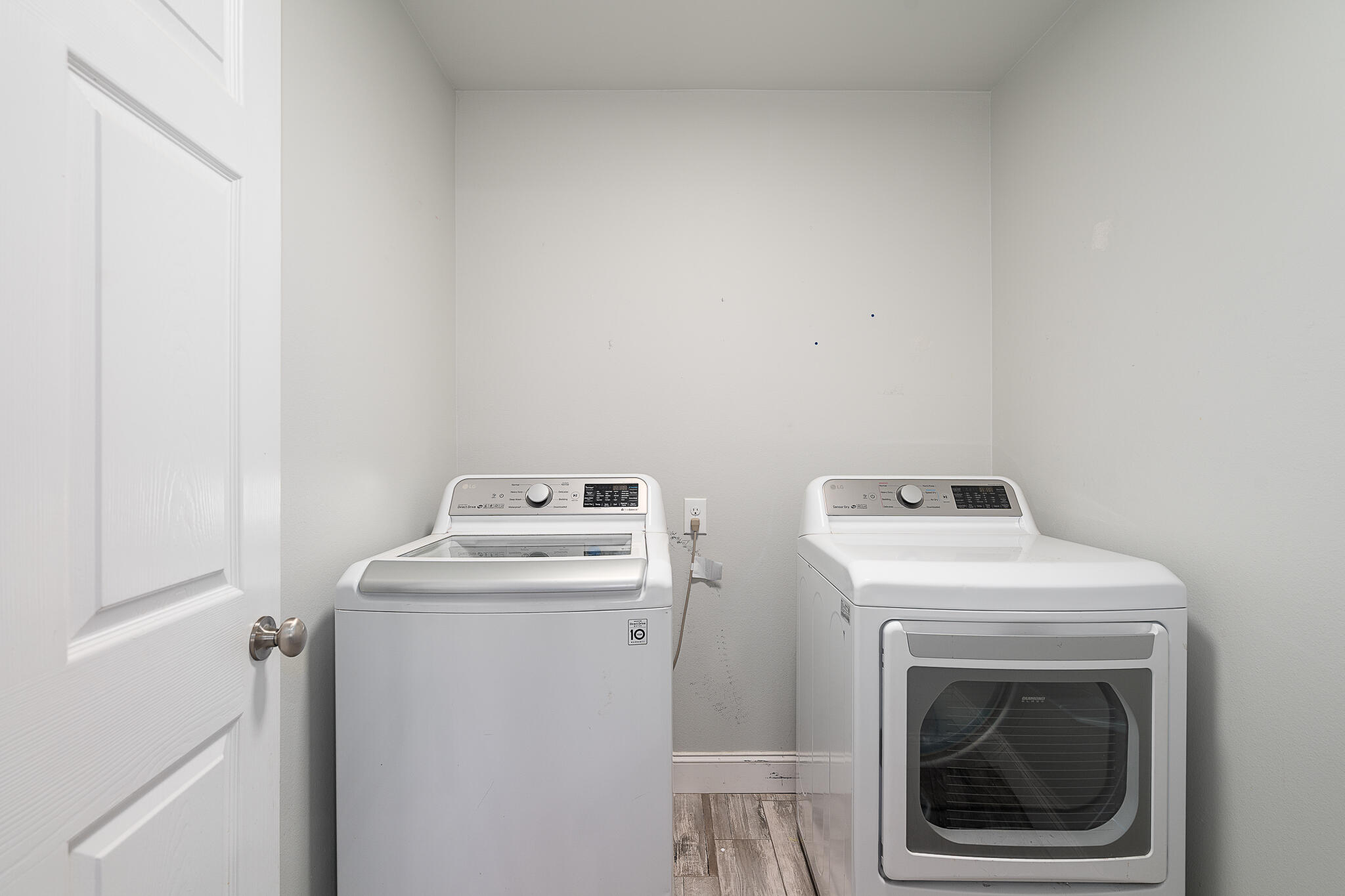 202 Mc Arthur Street Crestview, FL 32539 - Photo 31 of 39 a utility room with dryer and washer