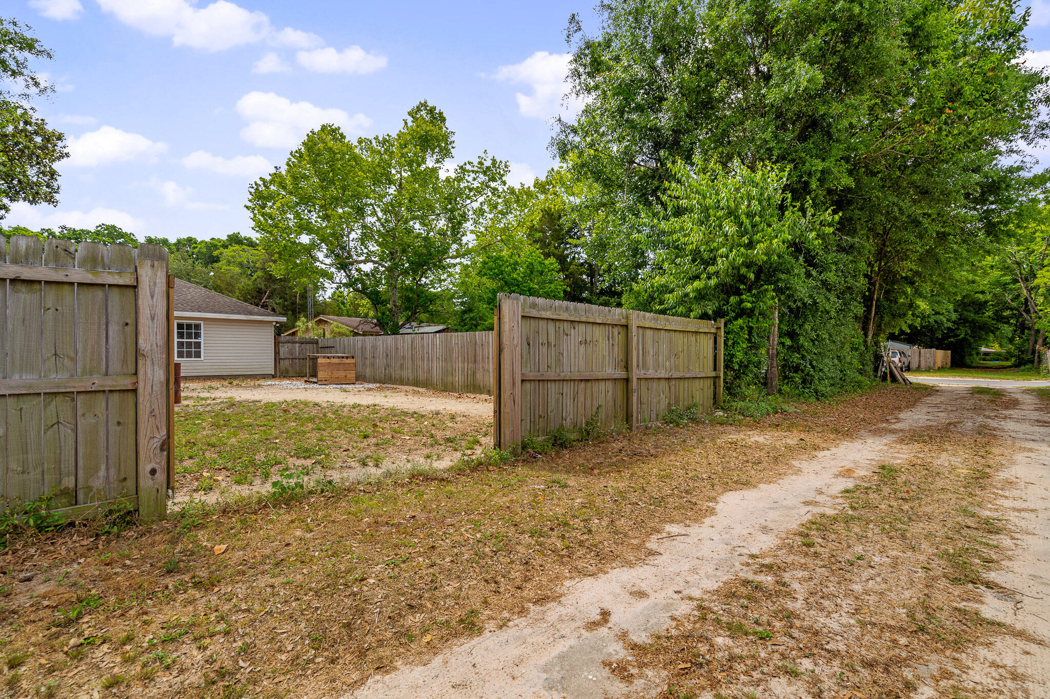 202 Mc Arthur Street Crestview, FL 32539 - Photo 38 of 39 a backyard of a house