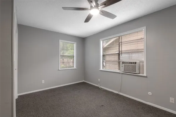 $900 | 700 Gray Street, Unit 2, Huntsville, TX 77320