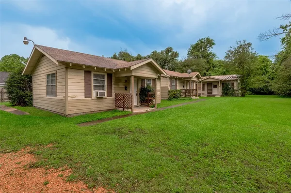 $900 | 700 Gray Street, Unit 2, Huntsville, TX 77320