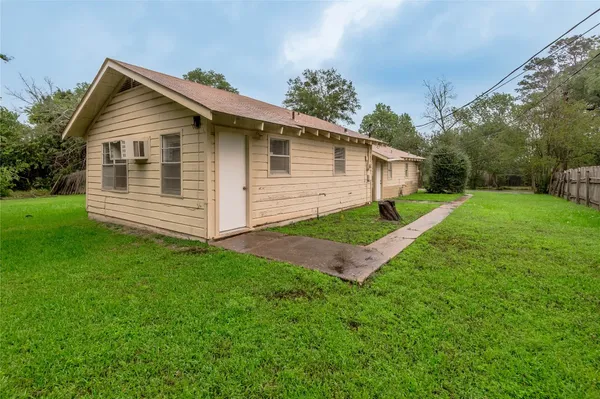 $900 | 700 Gray Street, Unit 2, Huntsville, TX 77320