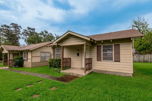 $900 | 700 Gray Street, Unit 2, Huntsville, TX 77320