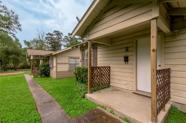 $900 | 700 Gray Street, Unit 2, Huntsville, TX 77320