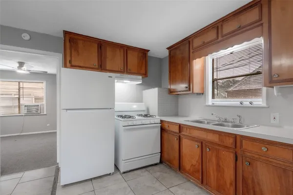 $900 | 700 Gray Street, Unit 2, Huntsville, TX 77320