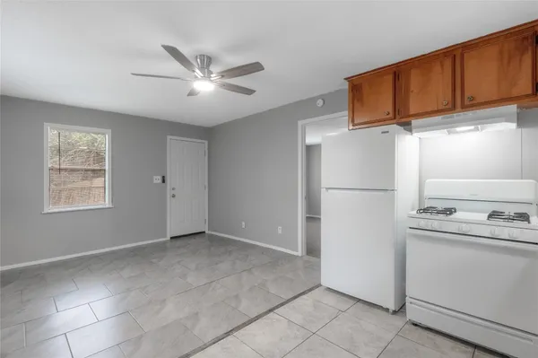 $900 | 700 Gray Street, Unit 2, Huntsville, TX 77320