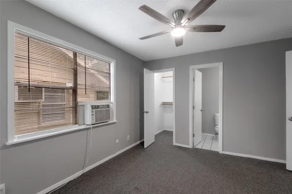 $900 | 700 Gray Street, Unit 2, Huntsville, TX 77320