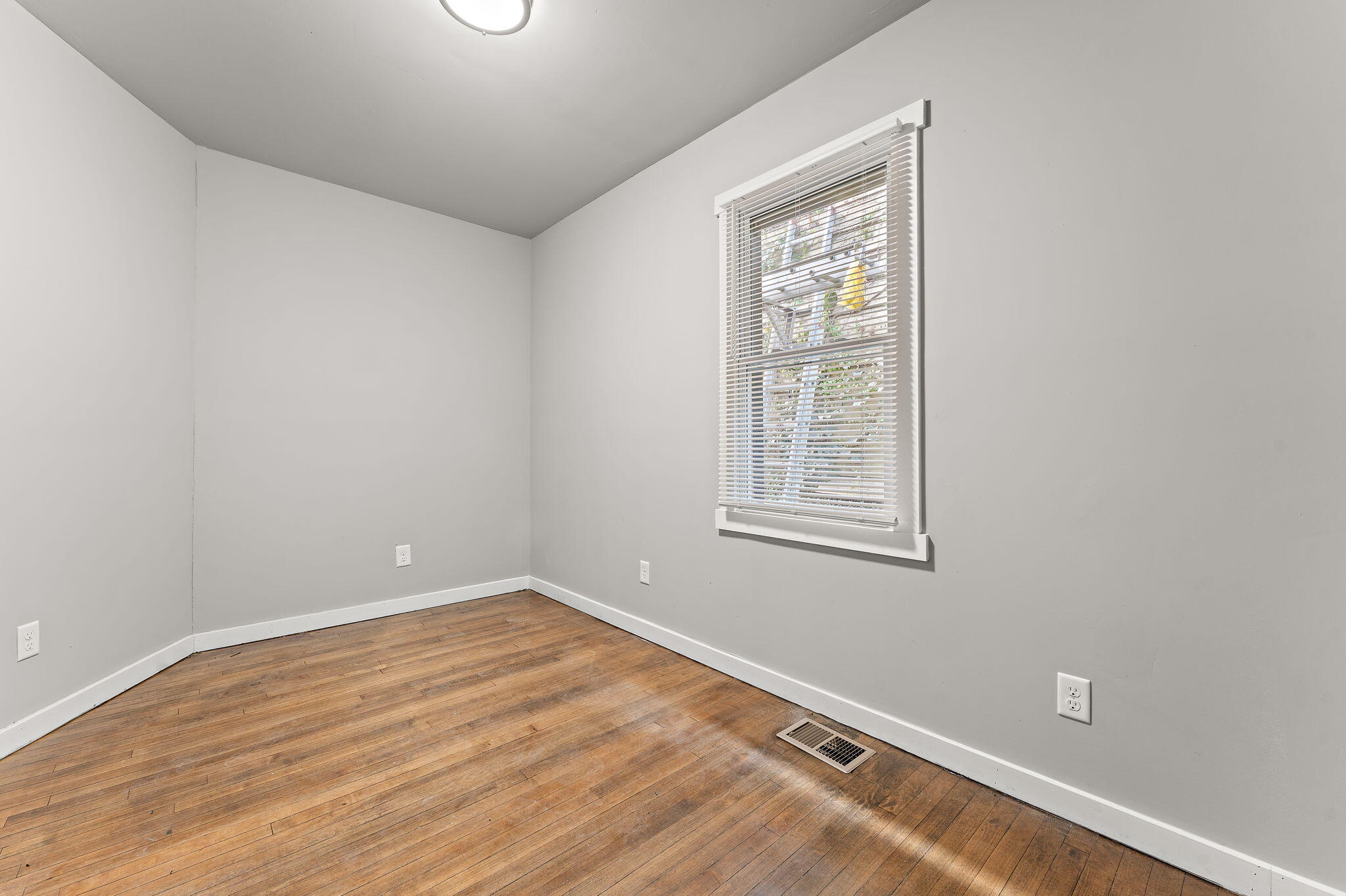 1522 Cleveland Street Gary, IN 46404 - Photo 20 of 30 2048x1365