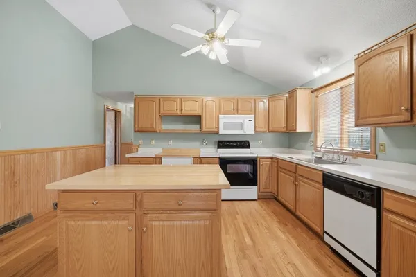 $499,900 | 11 Laurel Drive, Easthampton, MA 01027