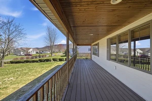 $499,900 | 11 Laurel Drive, Easthampton, MA 01027