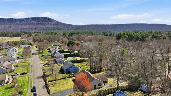$499,900 | 11 Laurel Drive, Easthampton, MA 01027