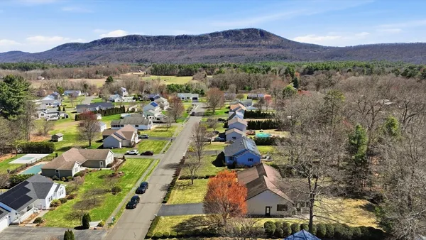 $499,900 | 11 Laurel Drive, Easthampton, MA 01027