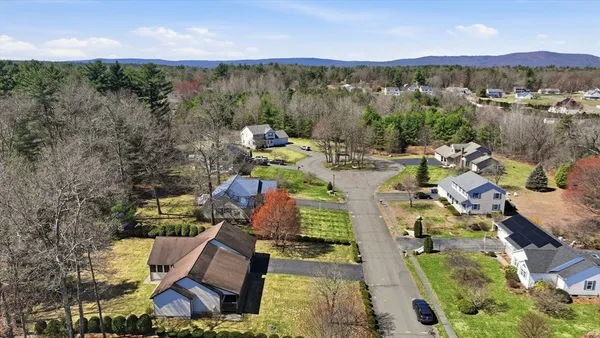 $499,900 | 11 Laurel Drive, Easthampton, MA 01027