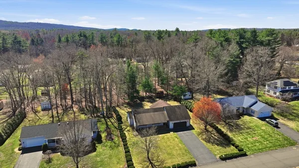$499,900 | 11 Laurel Drive, Easthampton, MA 01027