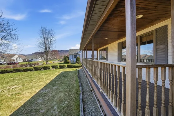 $499,900 | 11 Laurel Drive, Easthampton, MA 01027