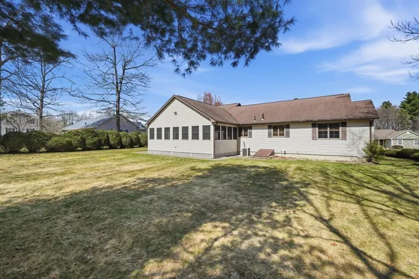 $499,900 | 11 Laurel Drive, Easthampton, MA 01027