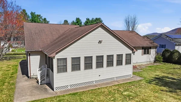 $499,900 | 11 Laurel Drive, Easthampton, MA 01027