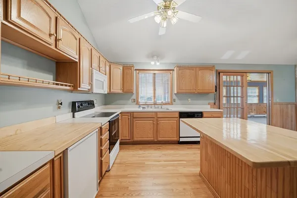 $499,900 | 11 Laurel Drive, Easthampton, MA 01027