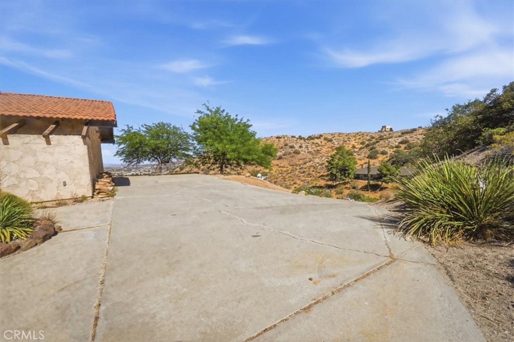 54026 Ridge Road Yucca Valley, CA 92284 - Photo 9 of 49