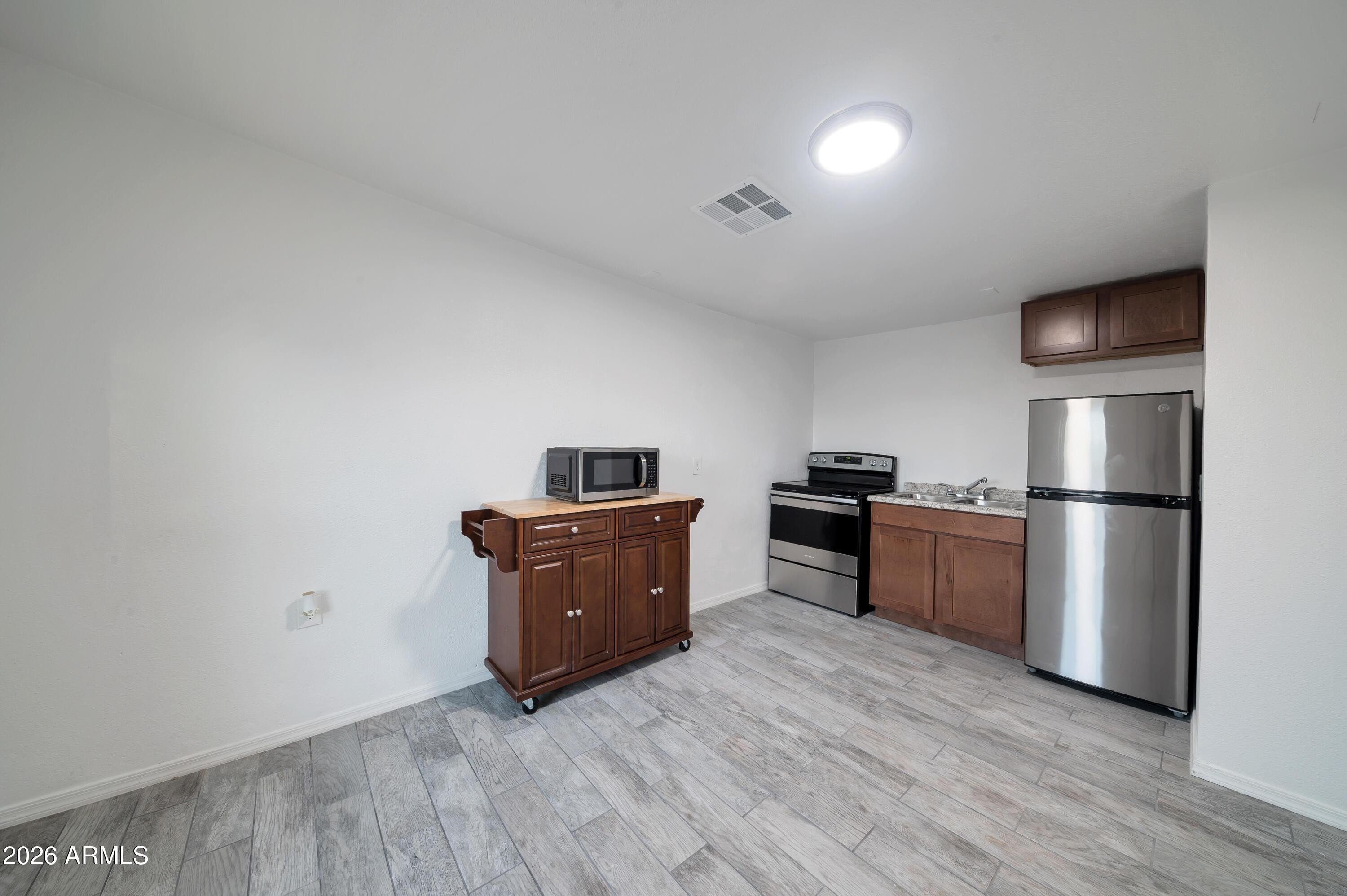 1108 South 33rd Avenue, Unit 2 Phoenix, AZ 85009 - Photo 3 of 12 Photo #3
