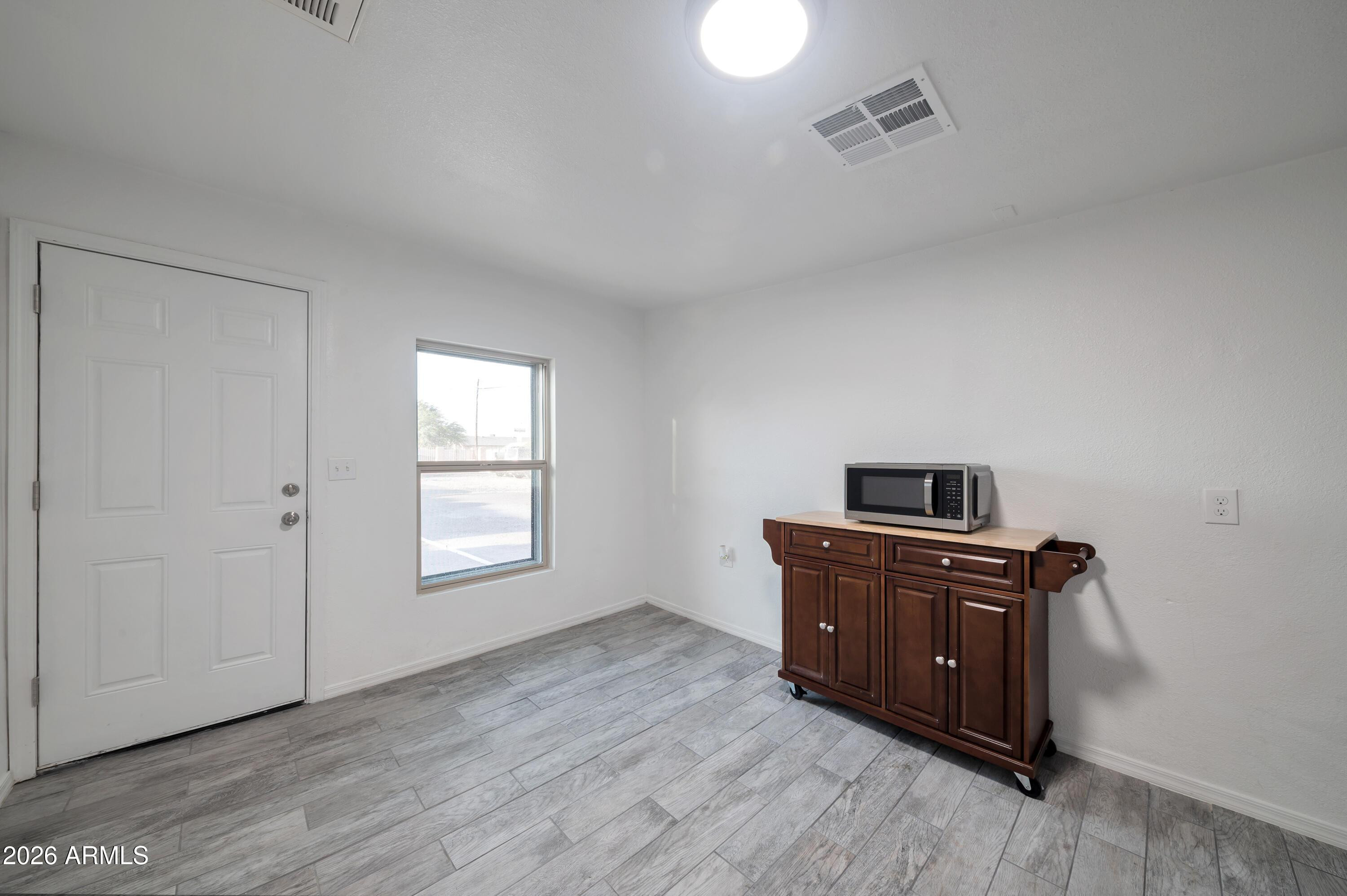 1108 South 33rd Avenue, Unit 2 Phoenix, AZ 85009 - Photo 4 of 12 Photo #4