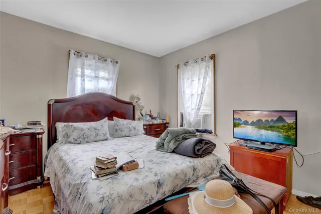 $899,999 | 104-45 198th Street | Hollis