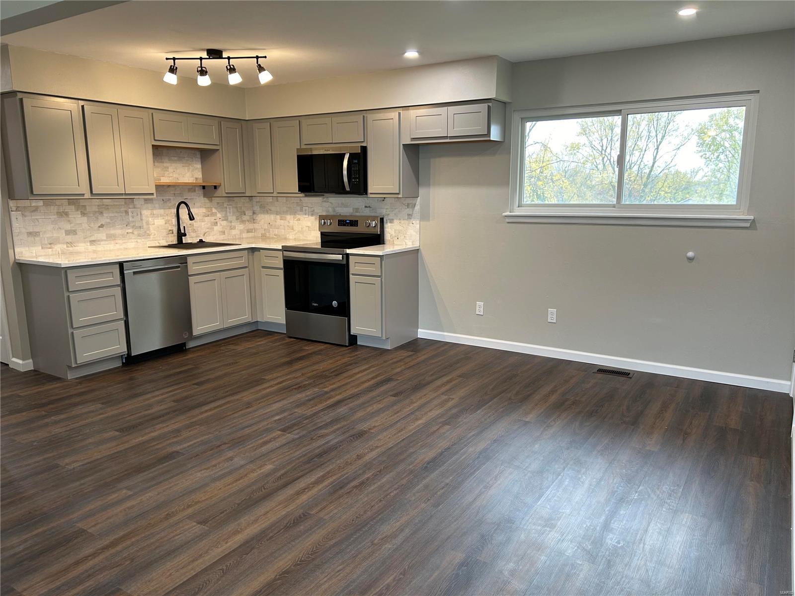 304 Sunset Drive Gray Summit, MO 63039 - Photo 4 of 26