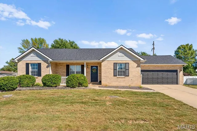 $297,000 | 409 Hartmann Lane, Waterloo, IL 62298