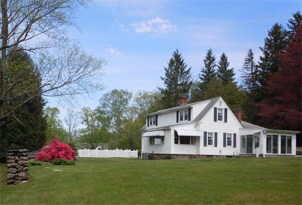 29 Putnam Road Sturbridge, MA 01566 - Photo 18 of 19 a front view of a house with a garden