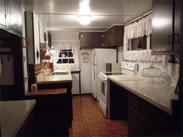 29 Putnam Road Sturbridge, MA 01566 - Photo 2 of 19 a kitchen with refrigerator and sink