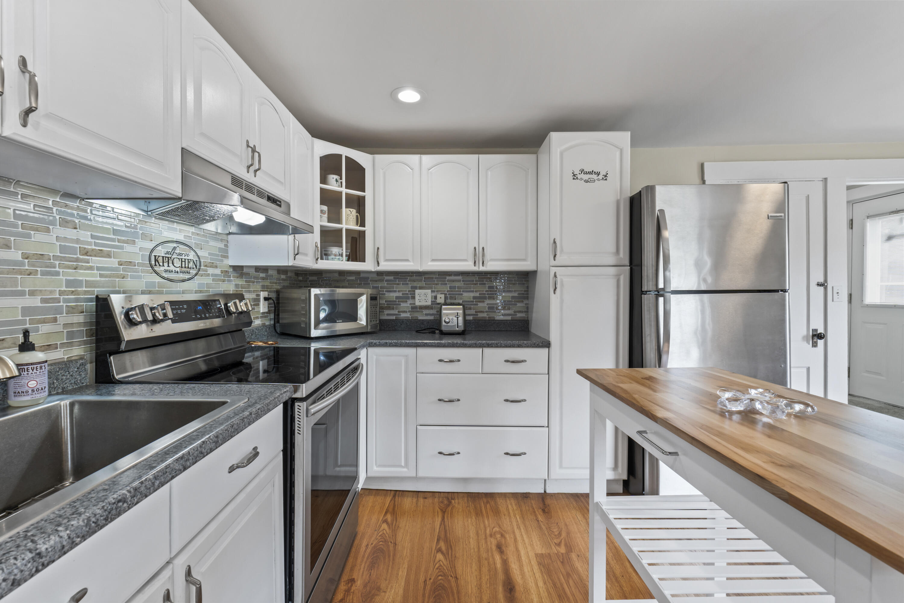 106 Clay Hill Road Cape Neddick, ME 03902 - Photo 4 of 39 4