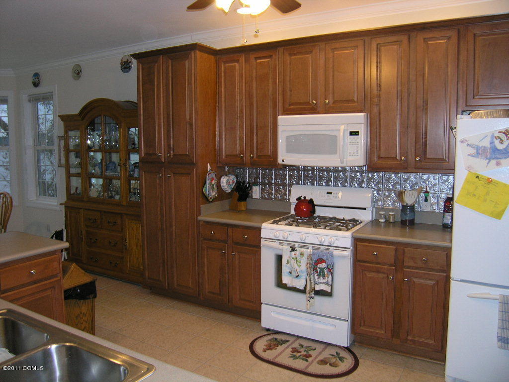 110 Overlook Road Chocowinity, NC 27817 - Photo 8 of 15 Kitchen