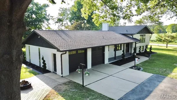 $449,000 | 5573 Highway 160, Highland, IL 62249