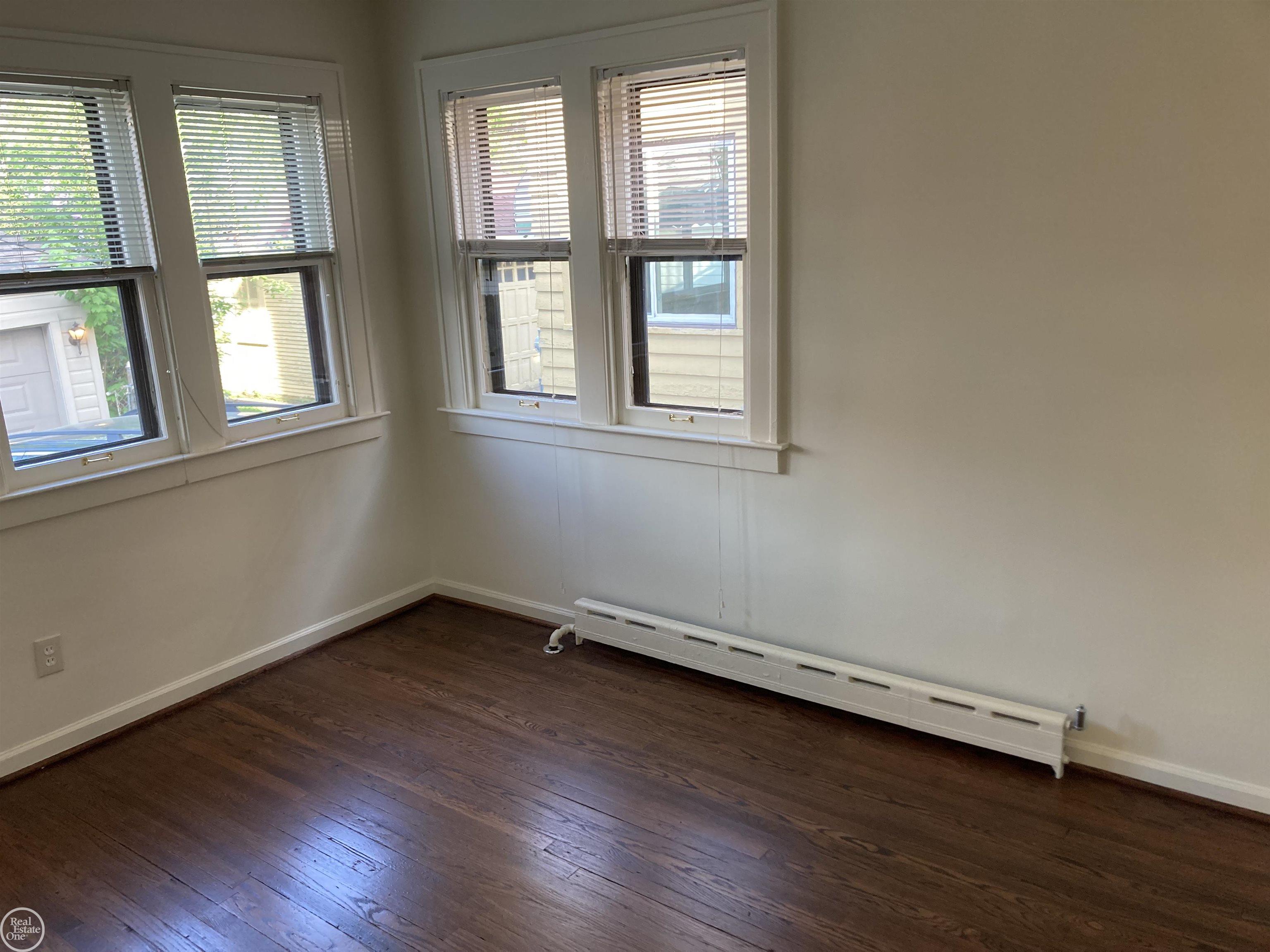 919 Nottingham Road Grosse Pointe, MI 48230 - Photo 12 of 17 50111706-11.JPG