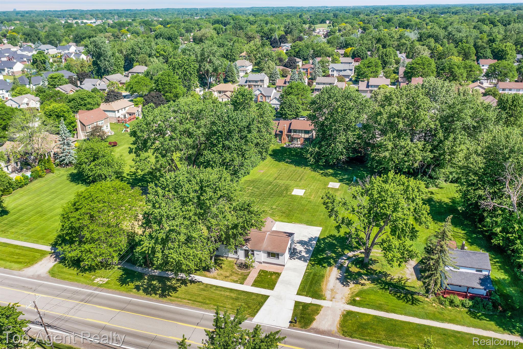 1541 East Wattles Road Troy, MI 48085 - Photo 23 of 32 Gallery Image 23